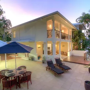 Holiday home Whispering Palms - Beachfront, Port Douglas